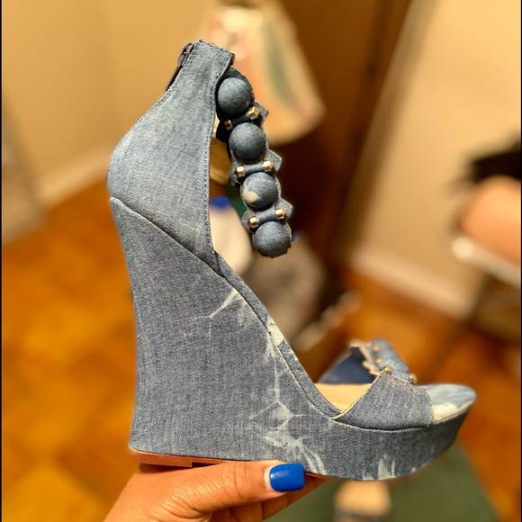 NWOT Denim wedge heels with beads - Picture 4 of 11